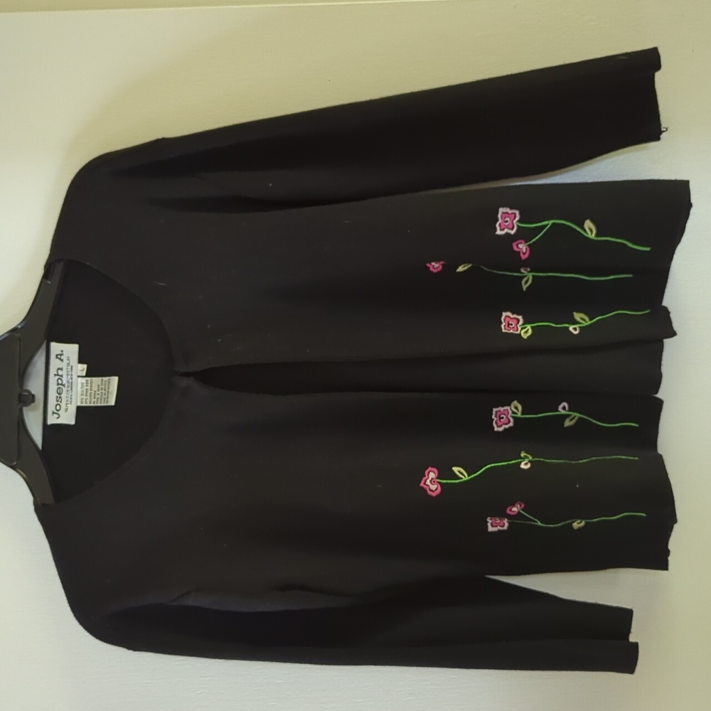 Feminine and Elegant: Vintage Silk Flower Embroidery Black Cardigan
